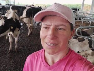 “Nós produzimos sem saber o preço que vamos receber amanhã”, desabafa produtora de leite