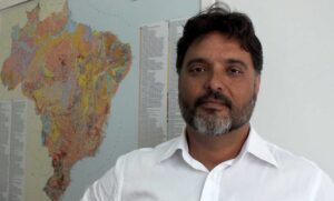Conheça o pesquisador que participou de livro internacional sobre defensivos agrícolas