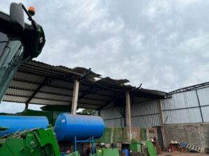 Barracões de propriedade rural são destruídos pelo vento no Paraná