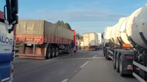“Respeito à manifestação, mas fazemos apelo para para liberar produtos de primeira necessidade”, diz FPA sobre fechamento das rodovias