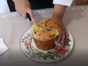 Delícia de Natal: gastróloga que veio do agronegócio explica processo de produção de panetone