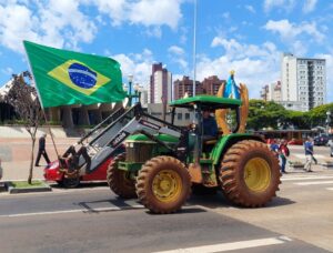 Tratoraço em Cascavel: produtores fazem mobilização pelas ruas da cidade