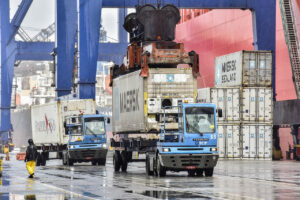 Movimentação de cargas registra alta de 25% em outubro nos portos paranaenses