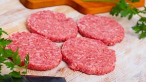 Mudança no formato do hambúrguer? Entenda a nova regulamentação de qualidade do produto