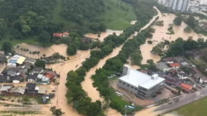 Lavouras embaixo d’água: temporais em Santa Catarina causam destruição no campo e na cidade