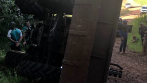 Tragédia: mulher morre em acidente com trator no Paraná