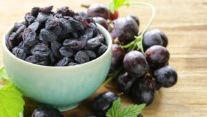 Tudo contaminado: 49 toneladas de uvas-passas são apreendidas no Oeste do PR e RS