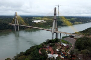Nova ponte entre Brasil e Paraguai está pronta; liberação do tráfego vai agilizar escoamento da produção