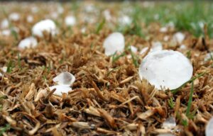 Deu granizo de um lado, solzão do outro: entenda o que acontece no tempo, no Paraná, em dezembro