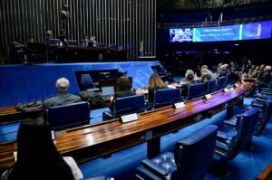 Senadores debatem projeto que muda normas de fiscalização da produção agropecuária