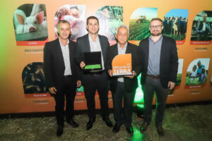 Associados da C.Vale do Oeste do PR recebem prêmio estadual