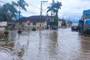 Com chuvas intensas no verão, Defesa Civil emite alertas de prevenção no PR
