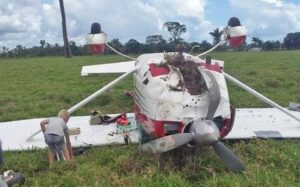 Avião roubado cai em fazenda no MT