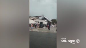 Vendaval causa destruição em cidade do Paraná