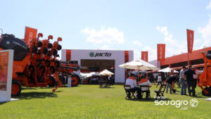 Jacto oferece treinamento para agricultores aproveitarem o melhor da tecnologia no campo