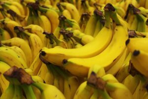 Com boa oferta, preço da banana cai em todo o país