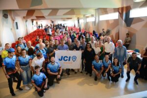 Câmara Júnior Internacional participa da abertura do Show Rural, representando jovens de todo o mundo