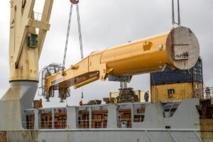 Porto de Paranaguá recebe guindaste de grande capacidade para descarga de granéis sólidos de importação