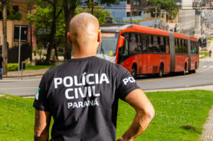 Polícia Civil prende mulher em flagrante por maus-tratos a animais em Curitiba