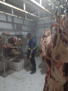 Carne imprópria para consumo é apreendida pela polícia