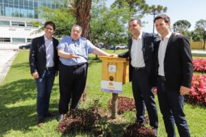 Jardim do Palácio Iguaçu ganha 15 colmeias de abelhas nativas sem ferrão