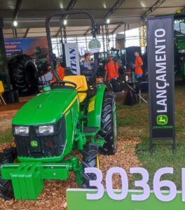 Mini trator da John Deere traz facilidades para trabalho em aviários e hortifrútis