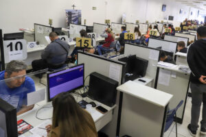 Mais de 13 mil vagas de emprego estão disponíveis no Paraná