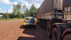 Caminhão carregado de soja roubado no PR é encontrado sem a carga