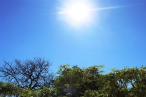 Confira a previsão do tempo para o início da semana no Paraná