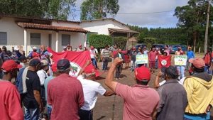 MST invade escritório de empresa na Bahia