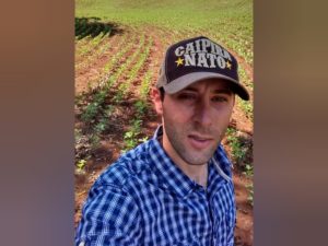 Homem morre atropelado por escavadeira em propriedade rural