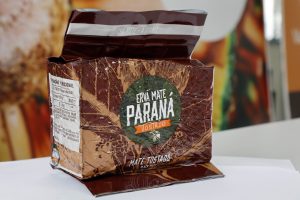 Países da América do Sul vão consumir cachaça, erva-mate e polpa produzidas no Paraná