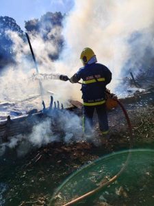 Incêndio destrói barracão em propriedade rural no PR