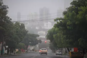 Pancadas de chuva fracas podem ser registradas nesta quarta-feira no Paraná