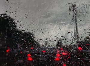 Quinta-feira com previsão de chuva em boa parte do Paraná