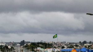 Veja como fica o tempo para o início da semana no Paraná