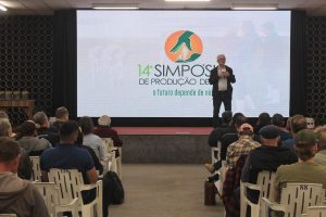 Estado reforça importância da cadeia do leite e atuação das cooperativas em evento
