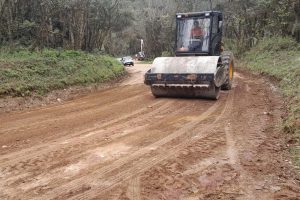 Rodovia estadual importante para produtores paranaenses passa por melhorias