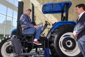 Primeiro trator com acessibilidade do mundo será produzido no Paraná