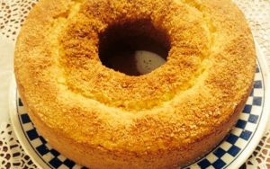 Aprenda a fazer um bolo de fubá simples, mas gostoso