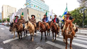 Cavalgadas solidárias vão arrecadar materiais para famílias atingidas pelas chuvas no RS