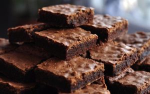 Aprenda fazer um brownie simples e rápido