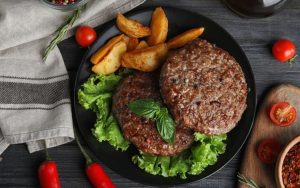 Aprenda a fazer um delicioso hambúrguer caseiro