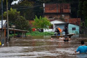 Temporal causa mortes e deixa rastro de destruição no Sul do Brasil