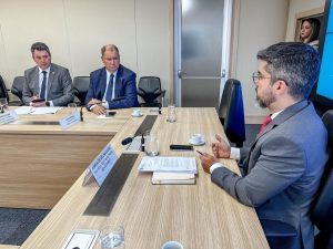 Avançam os acordos para simplificar a circulação de máquinas agrícolas em rodovias