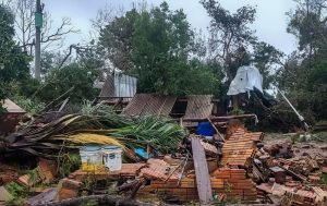 31 mortos: no interior, água arrasta estruturas por mais de 100 km