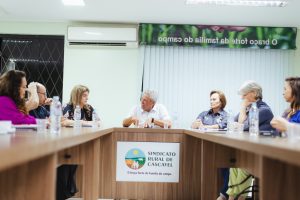 Sindicato Rural reúne representantes da educação de Cascavel para discutir informações do agronegócio