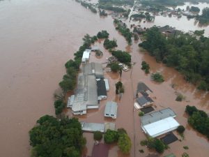 Empresas afetadas por eventos climáticos terão subsídio em juros de financiamentos no RS