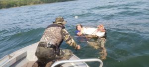 Barco afunda e pescadores ficam a deriva no Lago de Itaipu