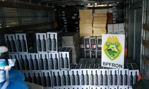 Tudo irregular! Mais de 3 mil garrafas de vinho são apreendidas no Paraná